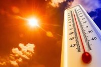 słońce i termometr wskazujący wysoką temperaturę
