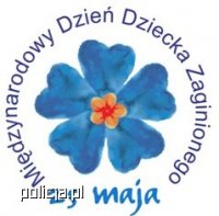 czterolistna niebieska koniczyna z napisem dookoła międzynarodowy dzień dziecka zaginionego 25 maja